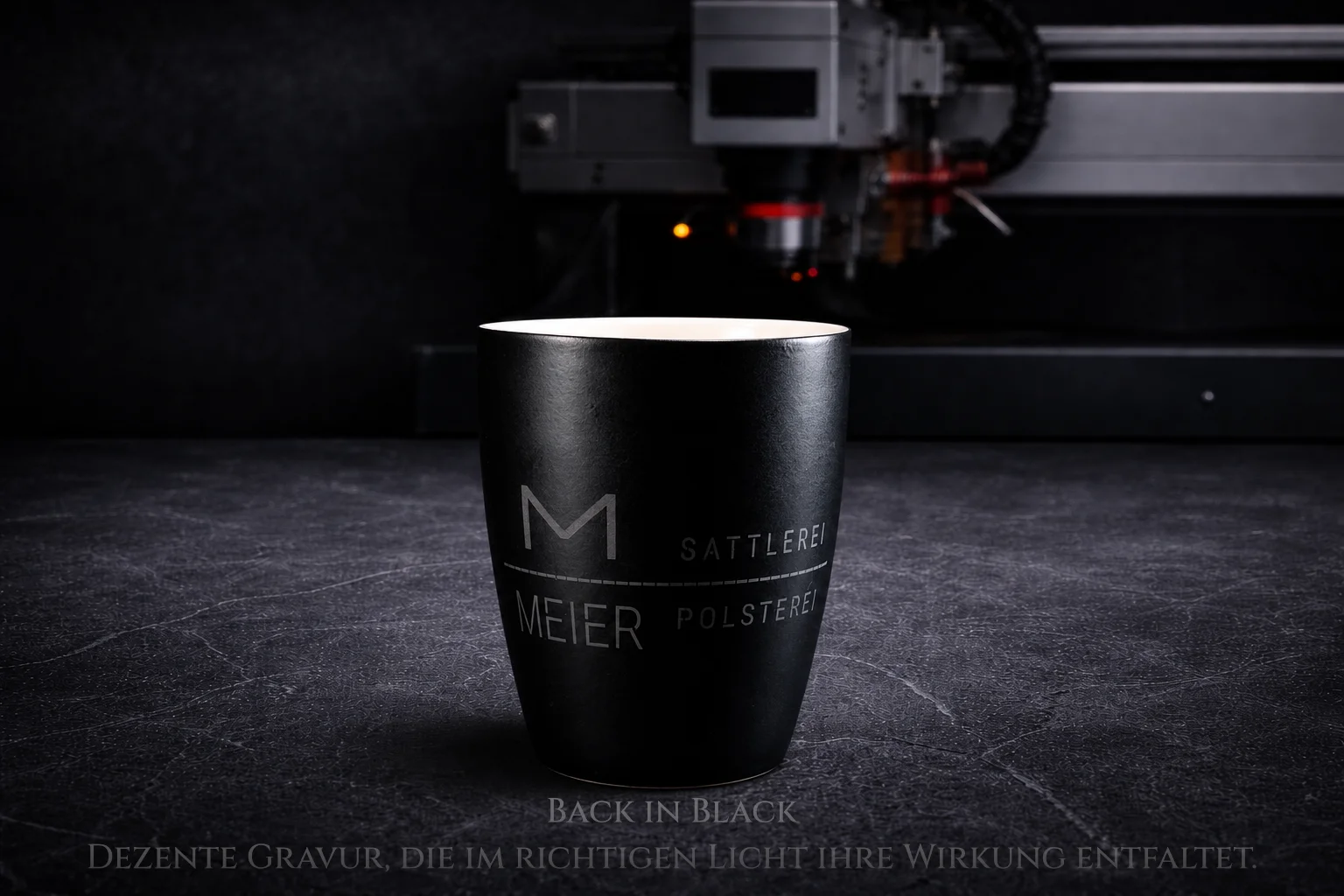 Back in Black: Schwarze Keramiktassen mit edler Lasergravur